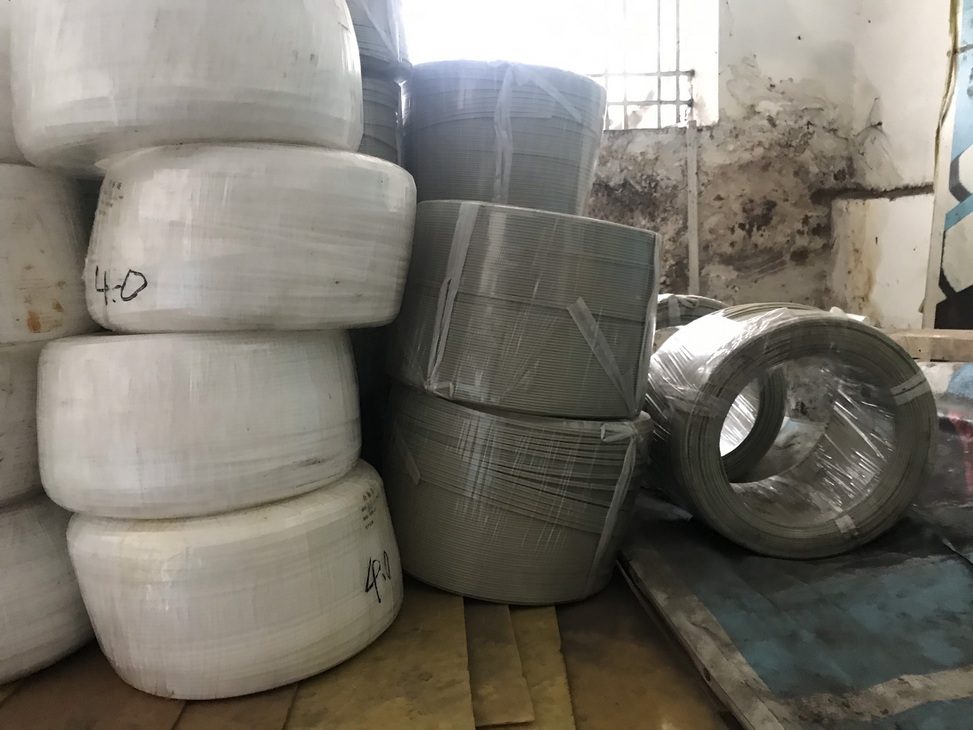 Que hàn nhựa PP màu trắng và màu ghi, dùng để ghép các tấm nhựa PP